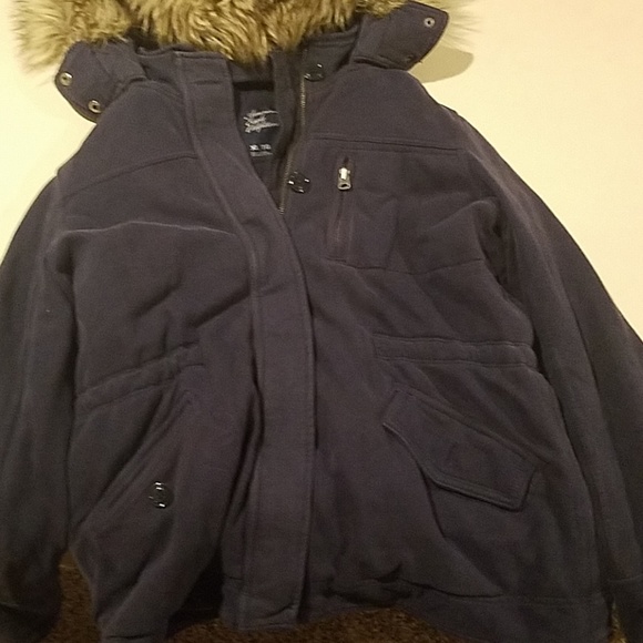 American Eagle Outfitters Jackets & Blazers - Thick coat fux fur hood